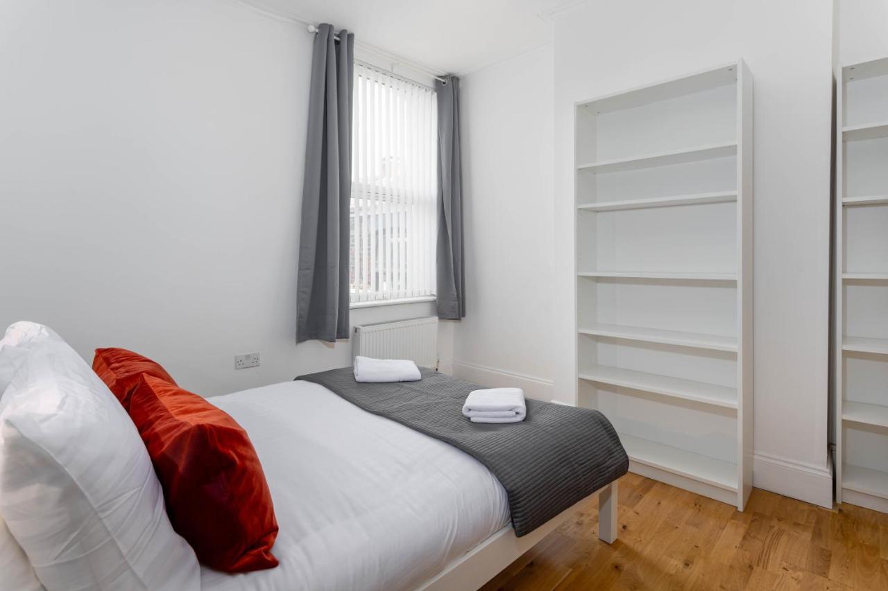Air Host & Stay - Rockfield House - Sleeps 8 Liverpool Extérieur photo