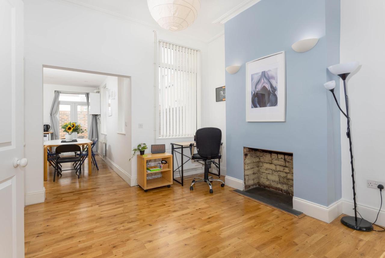 Air Host & Stay - Rockfield House - Sleeps 8 Liverpool Extérieur photo