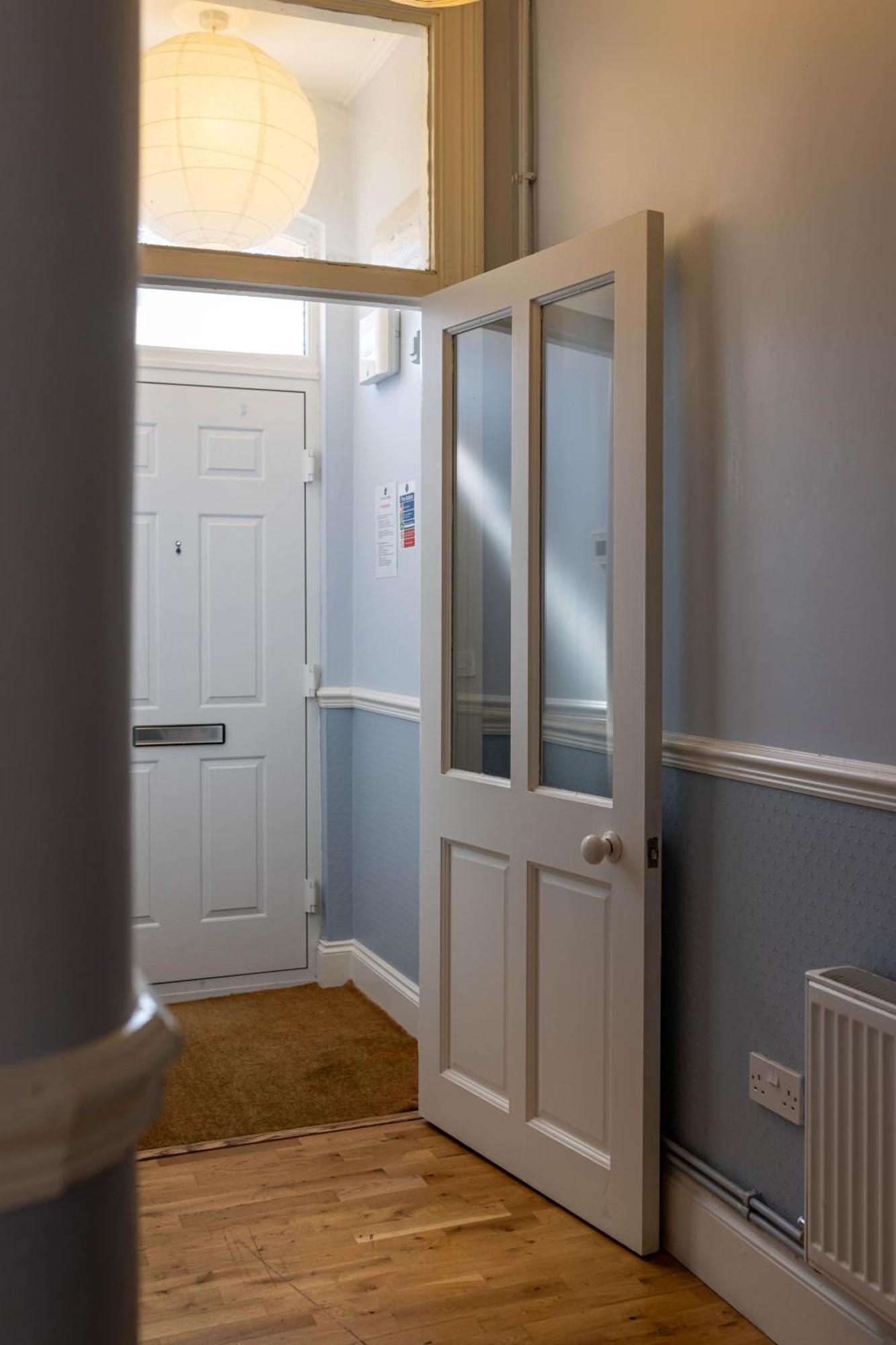 Air Host & Stay - Rockfield House - Sleeps 8 Liverpool Extérieur photo