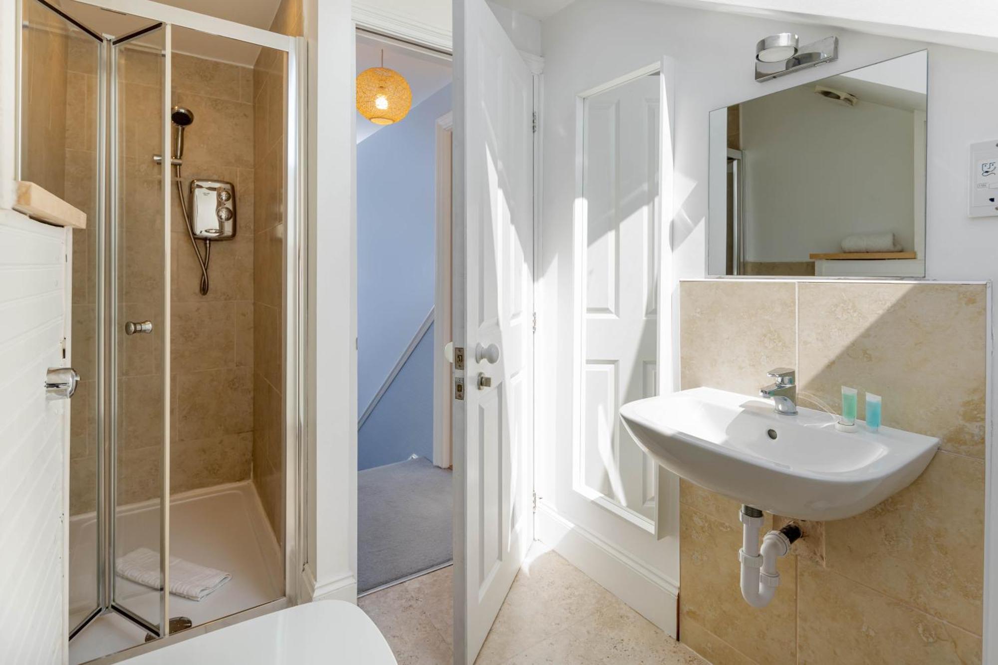 Air Host & Stay - Rockfield House - Sleeps 8 Liverpool Extérieur photo