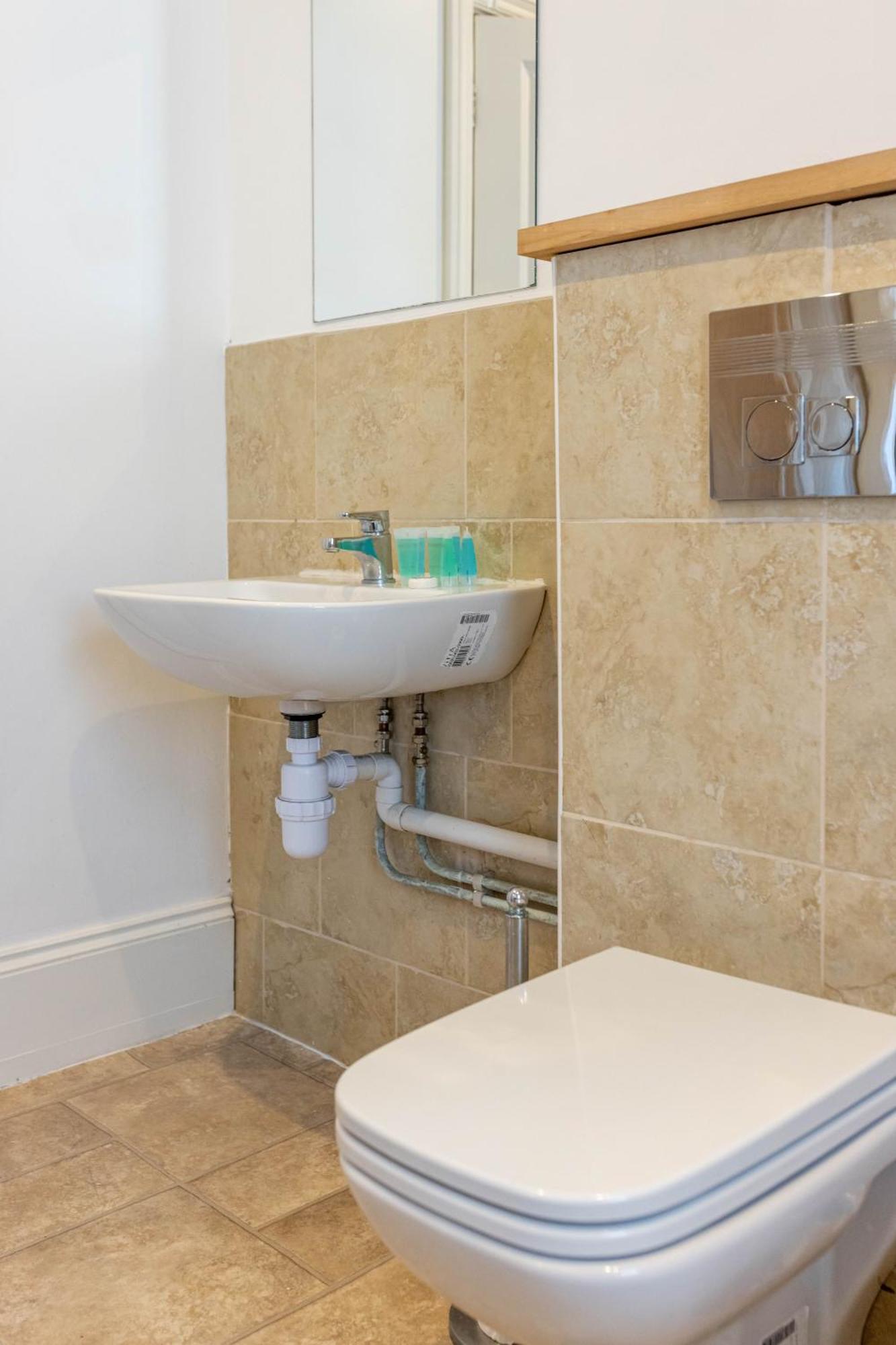 Air Host & Stay - Rockfield House - Sleeps 8 Liverpool Extérieur photo